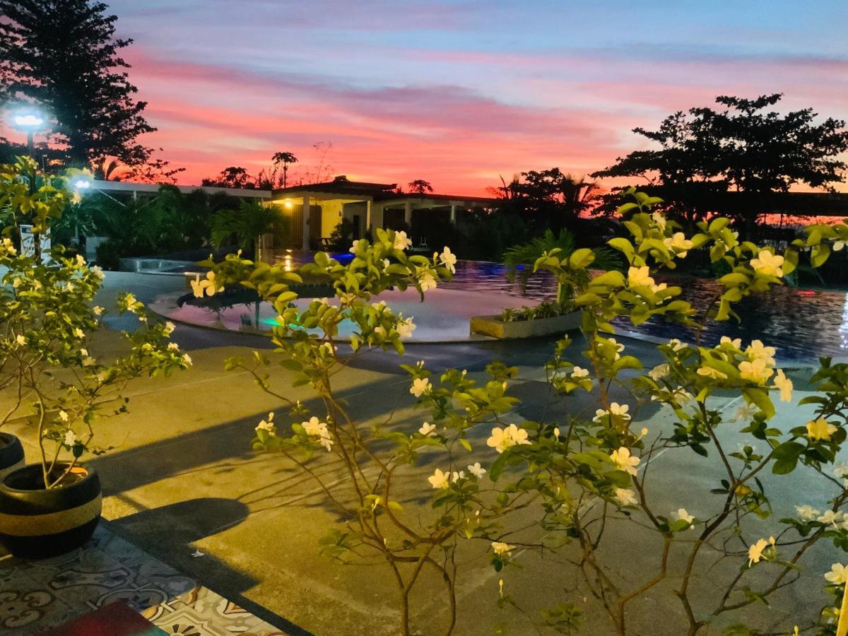 Vistapaloma Beach Resort Odiong 外观 照片